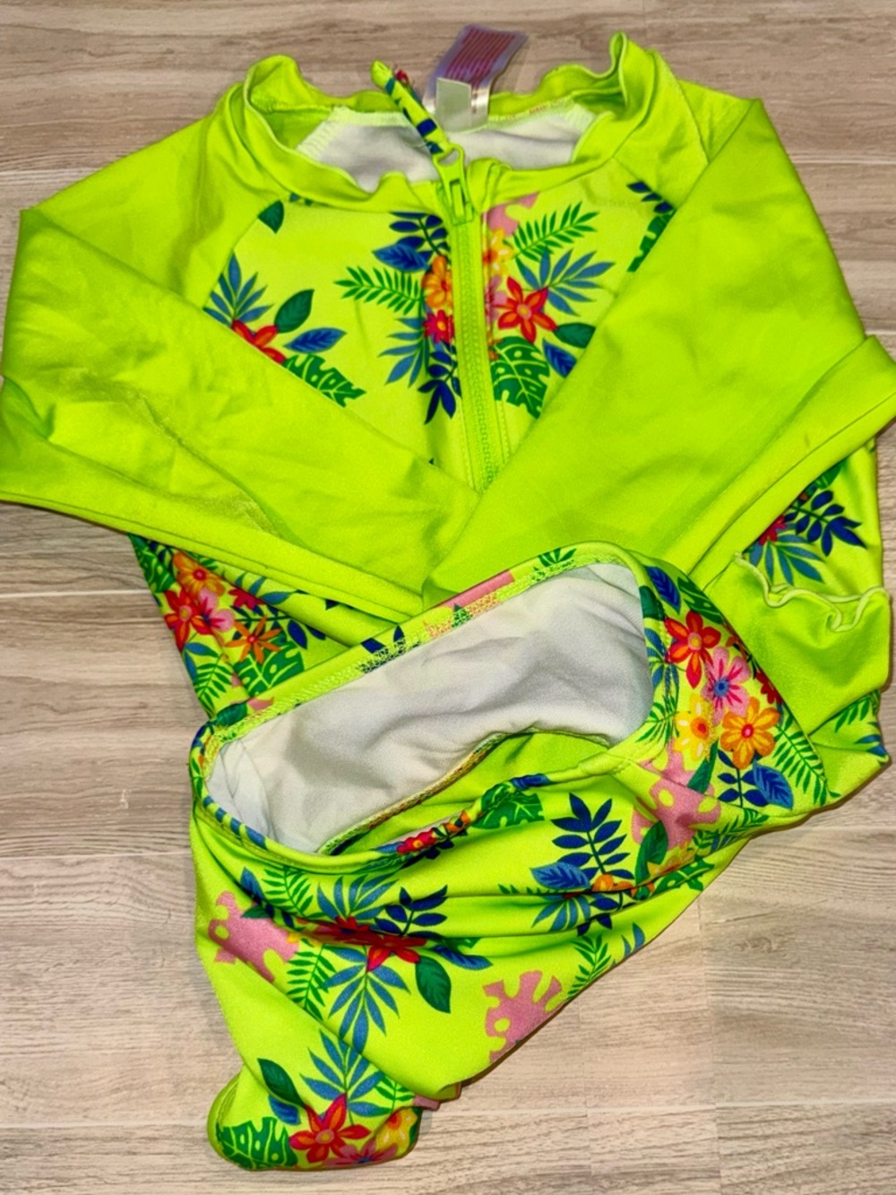 Set of 2 - Floral Rash Guard Swim Suit- size Medium (8) ➕ Swim Tee (NWT)! - Picture 6 of 15